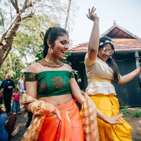 " 'உங்க வீட்டுல நடந்தா ஏத்துகுவீங்களா?'னு கேட்டவர்களின் கவனத்துக்கு..." - மகளின் காதல் திருமண கதை சொல்லும் லட்சுமி ராமகிருஷ்ணன்