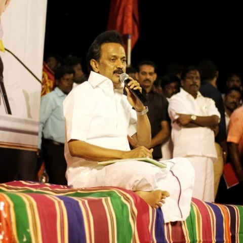 `உங்களால நிறுத்த முடியுமா சொல்லுங்கய்யா..?’ - கிராம சபைக் கூட்டத்தில் ஸ்டாலினைத் திணறடித்த பெண்