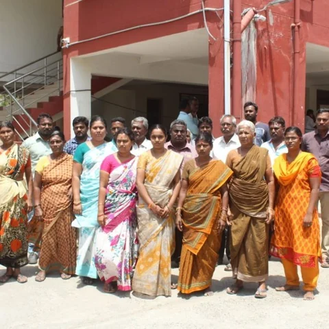 `கிணற்றைக் காணவில்லை... கண்டுபிடித்துத் தாருங்கள்' - திருப்பூர் காவல் நிலையத்தில் மனு கொடுத்த மக்கள்