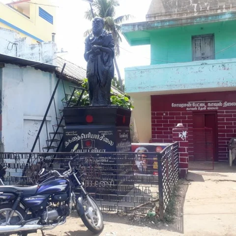 திருச்சி, தஞ்சாவூர், ஒரத்தநாட்டில் பெரியார் சிலைகள் அவமதிப்பு!