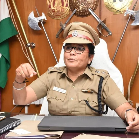 பழங்குடியினர் கிராமத்தில் தூங்கிய வேட்டைத் தடுப்புக் காவலர்கள் - `மாவோயிஸ்ட்’ எனச் சுற்றி வளைத்த போலீஸ்