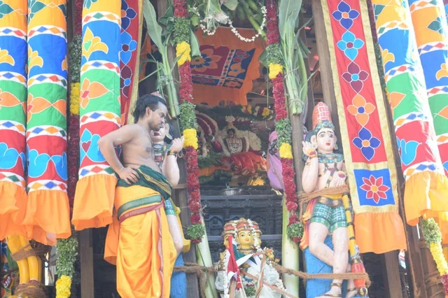தூத்துக்குடியில் சித்திரைத்திருவிழா தேரோட்டம் - தேர்தலால் குறைவாக காணப்பட்ட பக்தர்கள் கூட்டம்!
