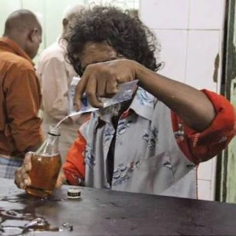 108ஐ அழைக்கும் குடிமகன்கள்! கண்ணீர் விடும் ஆம்புலன்ஸ் ஊழியர்கள்