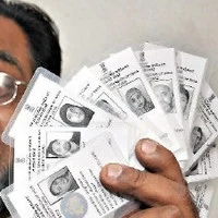 புதிய வாக்காளர்களை சேர்க்கும் பணி ஆரம்பம்: இணையதளத்திலும் விண்ணப்பிக்கலாம்!