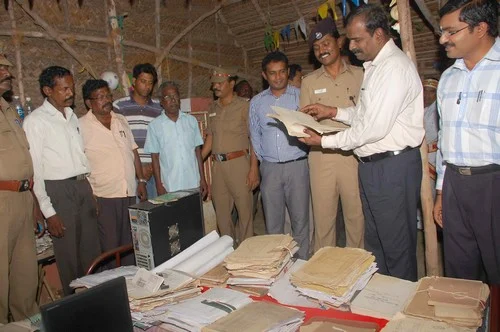 தாலுக்கா ஆவணங்களை திருடி போலி பட்டா கொடுத்த முன்னாள் சர்வேயர் - தஞ்சை திடுக்!
