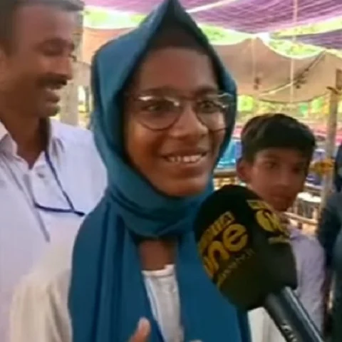 சிறுமியின் குரல் கேட்டு ஓடிவந்த ராகுல் - கேரளாவில் நடந்த சுவாரஸ்யம்