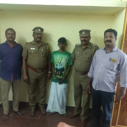 `விடுமுறை நாள்களில் பற்றி எரிந்த பள்ளிக்கூடம்'- சிக்கிக்கொண்ட வாலிபர் அதிர்ச்சி வாக்குமூலம்