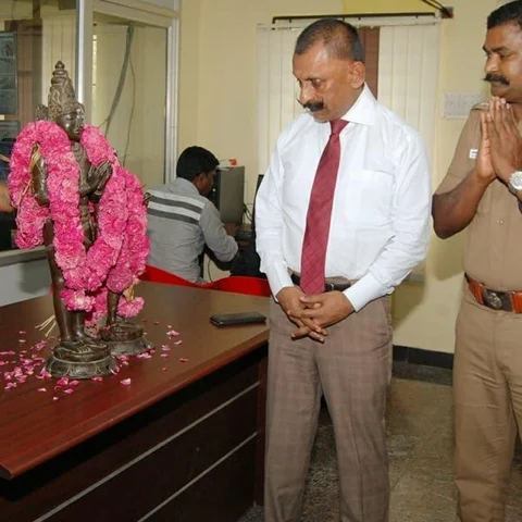 `பொன்.மாணிக்கவேல் மீது எந்த நடவடிக்கையும் கூடாது!’ - தமிழக அரசுக்கு உயர் நீதிமன்றம் கறார் உத்தரவு