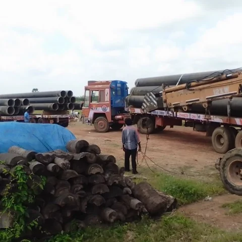 `லாரிகளிலிருந்து இறக்கவிட மாட்டோம்!’ - ஓ.என்.ஜி.சி-யின் குழாய் பதிக்கும் பணிக்கு மக்கள் எதிர்ப்பு
