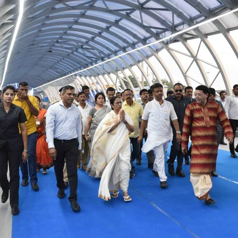 அமித் ஷாவின் ஹெலிகாப்டர் தரையிறங்கத் தடைபோட்ட மம்தா!