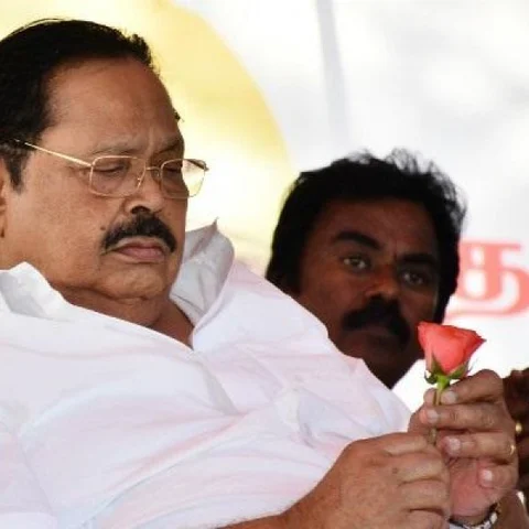 `ஜெயிக்கப் போவது துரைமுருகனா...ஆ.ராசாவா?' - ராமதாஸுக்காக அறிவாலயத்தில் மோதல்