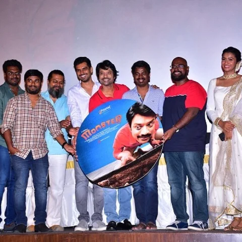 ``பிரியா பவானி சங்கர் அழகா இருக்காங்கள்ல..?!" - எஸ்.ஜே.சூர்யா