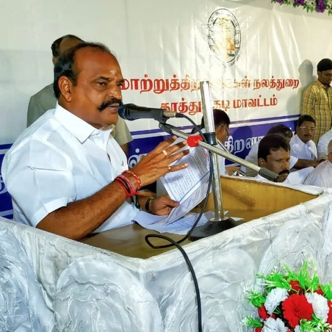 `ஸ்டெர்லைட் விவகாரத்தில் இரட்டை வேடம் போடுவது தி.மு.க-தான்!’ - கடம்பூர் ராஜு