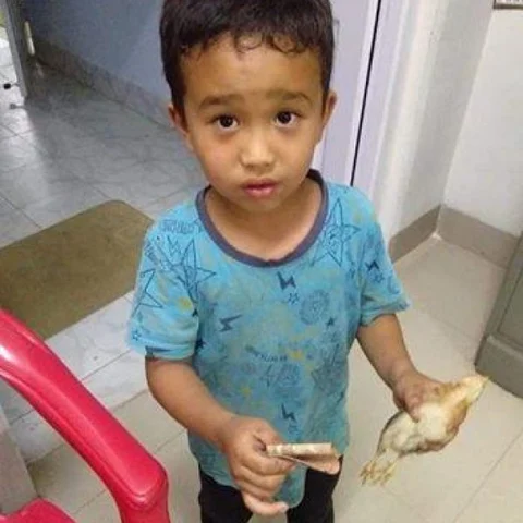 `கருணையுள்ள சிறுவன்’ - 10 ரூபாயுடன் மருத்துவமனை சென்று கோழிக்குஞ்சை காப்பாற்ற துடித்த சிறுவனுக்கு விருது