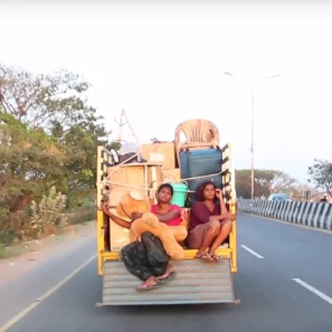 'விருதுகள் நிறைய வாங்கியவளுக்கு வீடு தர ஆளில்லை' - ஆதங்கத்தில் 'லிவிங் ஸ்மைல்' வித்யா