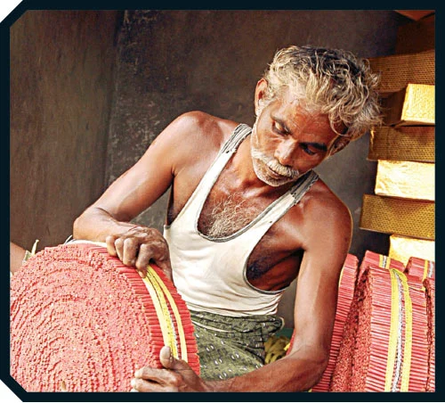 'தீ வைக்காமலேயே வெடிக்கும்!'