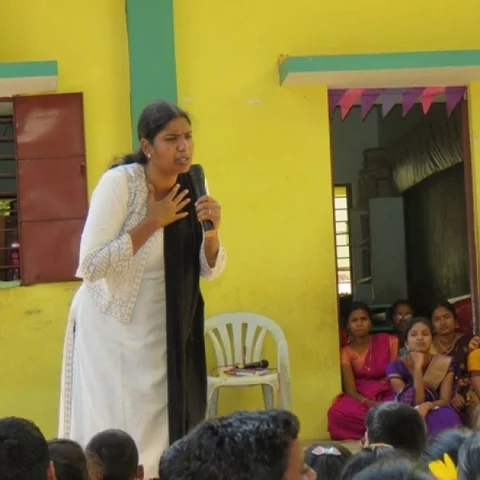 `இன்னொரு கதை சொல்லுங்க வனி அத்தை' வனிதாமணியைச் சுற்றும் குழந்தைகள் #StoryTeller