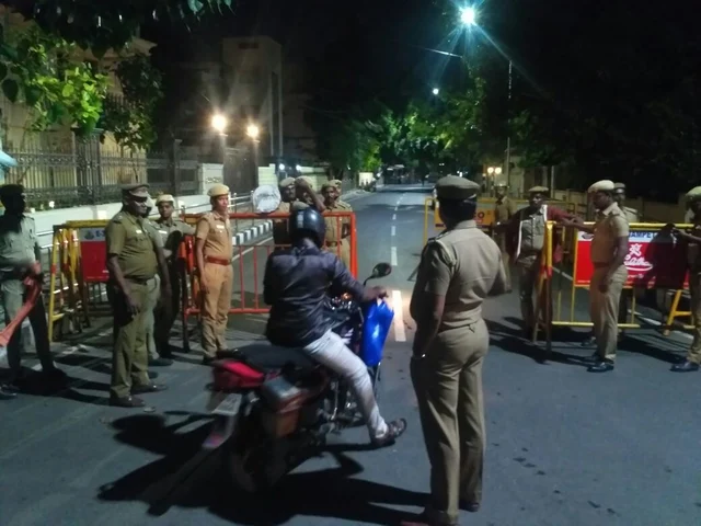 போயஸ் கார்டன் ரெய்டில் கைப்பற்றப்பட்ட பொருள்கள் என்னென்ன..? - விவேக் தகவல்! #ITRaids #LiveUpdates