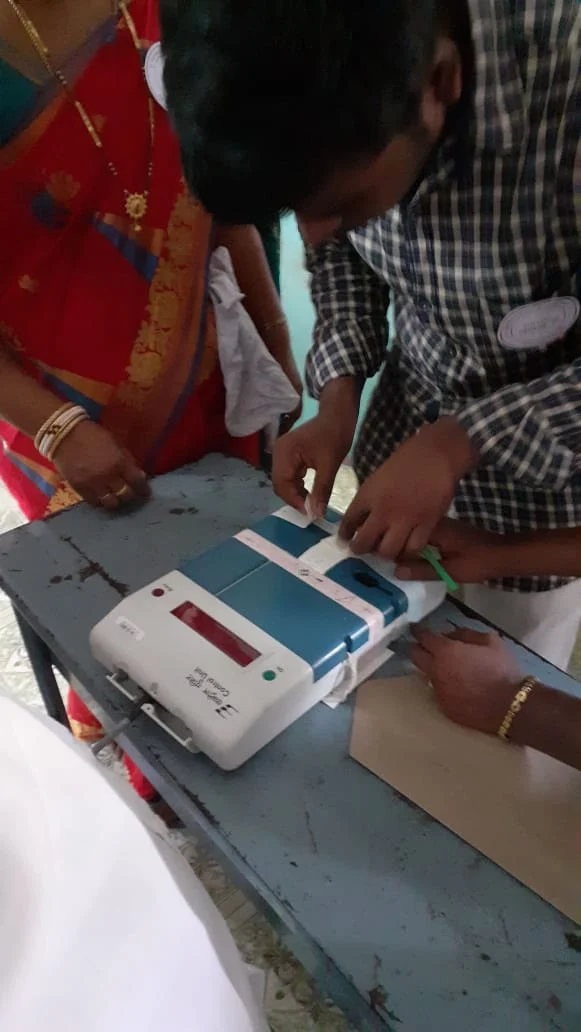 தமிழகத்தில் 37 தொகுதிகளில் ஓட்டுப்பதிவு நிறைவு! - 69.55 சதவீதம் வாக்குகள் பதிவானதாக தகவல் #LiveUpdates #Electionwithvikatan
