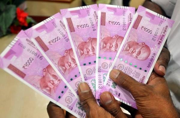 செயற்கையாகத் தட்டுப்பாடு! - பதுக்கப்படுகிறதா 2000 ரூபாய் நோட்டுகள்?