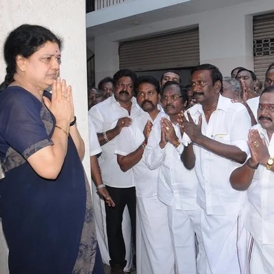 உளவுத்துறையிடம் அறிக்கை கேட்ட சசிகலா! -டிசம்பர் 29-ம் தேதி அ.தி.மு.க பொதுக்குழு?