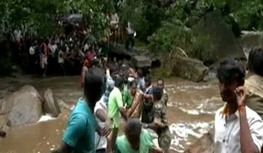 சதுரகிரி மலையில் காட்டாற்று வெள்ளம்: 6 பக்தர்கள் பரிதாப பலி!