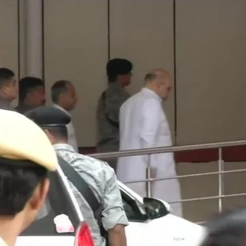 வாஜ்பாய் கவலைக்கிடம் - எய்ம்ஸ் மருத்துவமனைக்கு படையெடுக்கும் தலைவர்கள்!