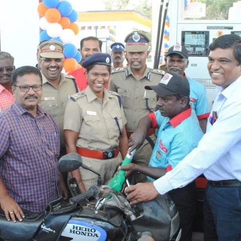 கைதிகளால் நடத்தப்படும் பெட்ரோல் பங்க்! - புதுக்கோட்டையில் திறப்பு