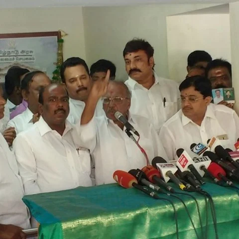 ”தினகரன் ஆதரவாளர்களும் தி.மு.க.வினரும் கைகுலுக்கிக் கொண்டனர்!” - 'அடடே' மதுசூதனன்