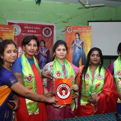 `66 கோடி பெண்கள் பின்னணியில் இருக்கிறார்கள்; 283 தொகுதிகளில் தனித்துப் போட்டி!’ - தேசிய பெண்கள் கட்சி