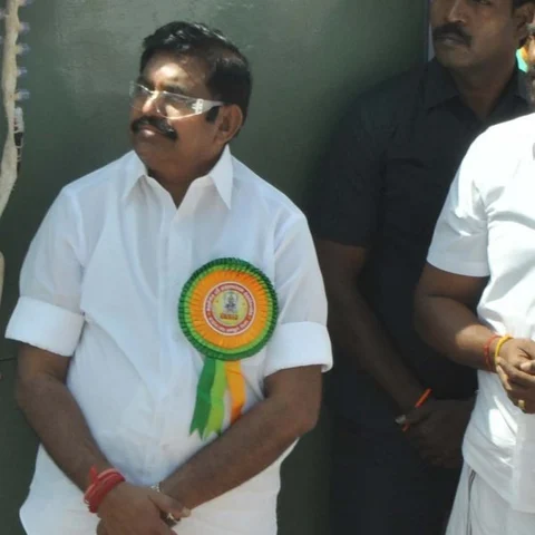 கும்பாபிஷேக நிகழ்வில் பங்கேற்ற முதல்வர் பழனிசாமி..!