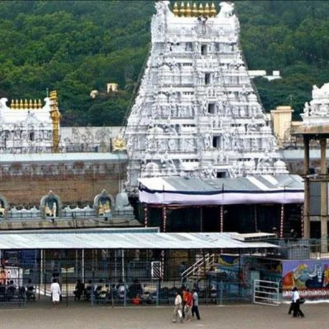 திருப்பதியில் முதலில் யாரை தரிசனம் செய்ய வேண்டும்?