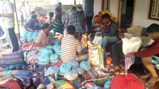 கஜா புயலால் வீடிழந்த குடும்பம்; பூப்பெய்த பெண் - உதவிக்கரம் நீட்டிய கோவை இளைஞர்கள்