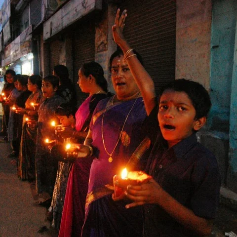 `சபரிமலையின் புனிதம் காக்க வேண்டும்’ - காசர்கோடு முதல் கன்னியாகுமரி வரை ஐயப்ப ஜோதி நிகழ்ச்சி