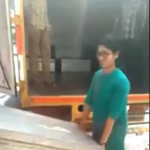 `இந்த இளம் அதிகாரிக்கு சல்யூட்!'' - திரிச்சூர் பெண் ஆட்சியருக்குக் குவியும் பாராட்டுகள் # ViralVideo