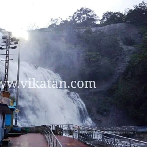 குற்றால அருவிகளில் வெள்ளப்பெருக்கு: 3-வது நாளாக குளிக்கத் தடை!