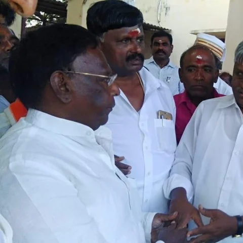 தாயமங்கலம் முத்துமாரியம்மன் கோயிலில் சிறப்புப் பூஜை செய்த புதுவை முதல்வர் நாராயணசாமி!