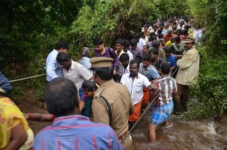 சதுரகிரி மலையில் காட்டாற்று வெள்ளம்: 6 பக்தர்கள் பரிதாப பலி!