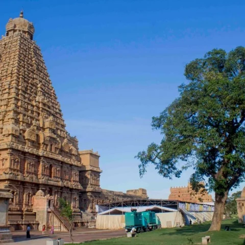 `தனியார் நிகழ்ச்சிக்கு அனுமதி அளித்து தஞ்சைப் பெரியகோயிலை பாழாக்குவதா?’ - வி.சி.க கேள்வி