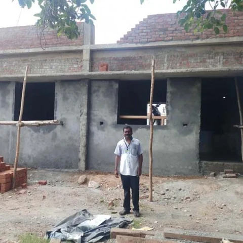 `கல்வியில் தமிழகம் தன்னிறைவு அடையணும்' - அரசுப் பள்ளிக்கு ரூ.10 லட்சம் கொடுத்த தொழிலதிபர்!