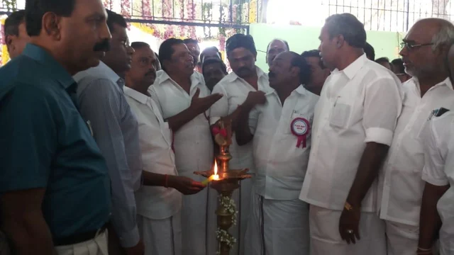 `நிகழ்ச்சிக்கு கூப்பிட முடியாது; பதவியைப் பறிக்கப்போறோம்!' - அமைச்சர் முன்பு நிர்வாகிக்கு குத்துவிட்ட எம்.எல்.ஏ