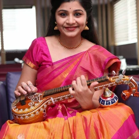''சங்கர் மகாதேவன் சாரிடமிருந்து பாராட்டு கிடைச்சது செம்ம ஹேப்பி'' - குஷியில் வீணை 'வீணா ஶ்ரீ'