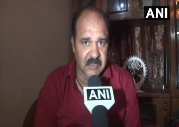 இணையத்தைக் கலக்கிய ஒரு நிமிட நடனம் - பேராசிரியருக்கு அடித்த அதிர்ஷ்டம்