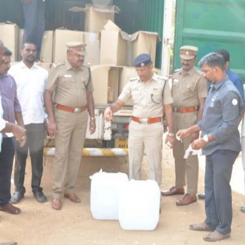 ஹரியானா டு கேரளாவுக்கு சாராயம் கடத்தல்! - 8,750 லிட்டருடன் நாமக்கல்லில் சிக்கிய கும்பல்