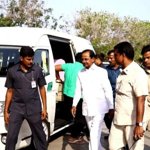 `வசதிகள் போதுமானதாக இல்லை' - கேரள விருந்தினர் மாளிகைக்கு மாறிய சந்திரசேகர ராவ்!