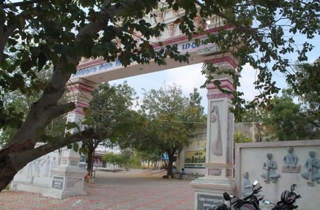 வீரர்கள் நினைவாக மரக்கன்றுகள் - அனைவரையும் நெகிழச்செய்த அரசு இசைக்கல்லூரி மாணவர்கள்!