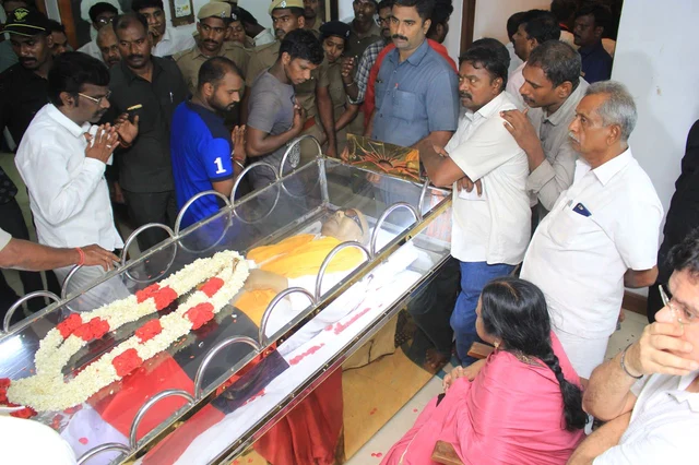 Live update: மெரினாவில் விதைக்கப்பட்டார் கலைஞர்! #Karunanidhi