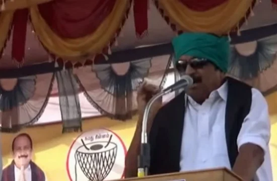'உங்களால் வெயிலில் 10 நிமிடம் உட்கார முடியாதா?' தொண்டர்களிடம் சிடுசிடுத்த வைகோ!