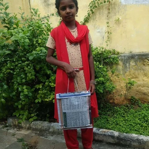 `பிளாஸ்டிக் பயன்பாட்டைத் தடுக்கும் மாணவனுக்கு லேப்டாப்; மாணவிக்கு சைக்கிள்!’ - கரூர் இளைஞர்களின் அசத்தல் முயற்சி