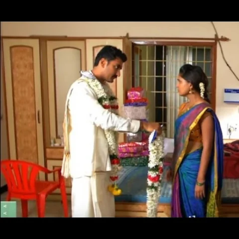 தெய்வமகள் கேரக்டர்களின் 6 சேஞ்ச் ஓவர் மொமென்ட்கள்! #Gif